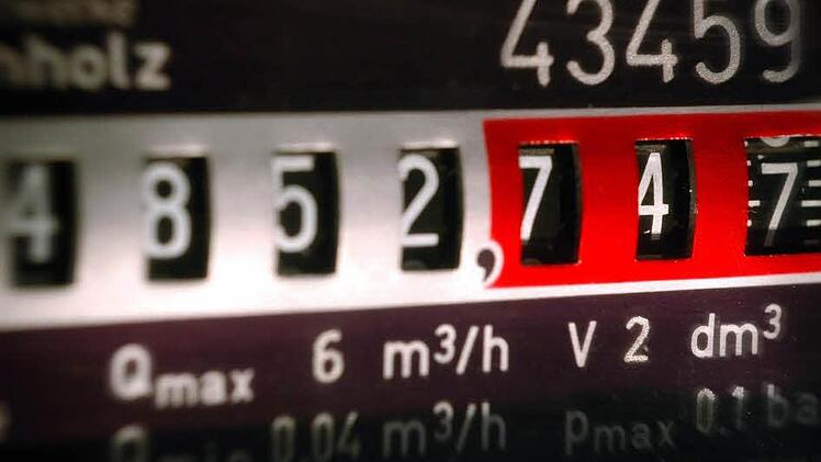 Die Stromzähler standen am Freitagmorgen in rund 2000 Hausen in den Landkreisen Bad Kissingen und Rhön-Grabfeld still. Es gab in etlichen Ortschaften einen Stromausfall, teilweise in der Zeit von 6.00 bis 7.45 Uhr. Foto: Jens Schierenbeck/dpa
