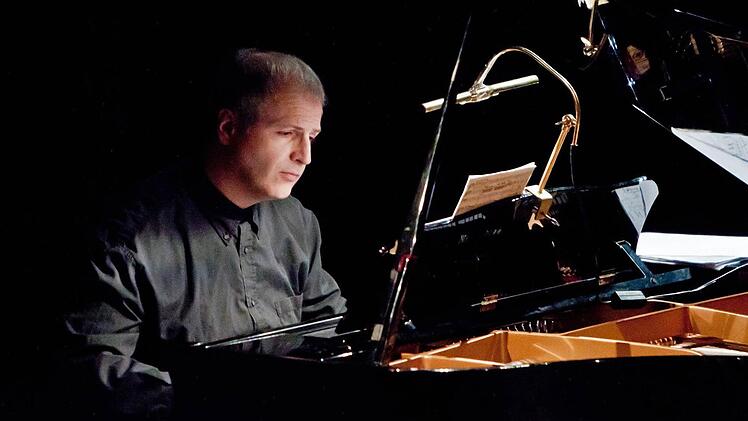 Claudio Rizzi am FlügelFoto: Jochen Berger