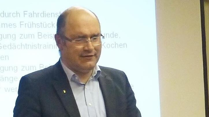 Diakon Frank Larsen bei seinem Vortrag