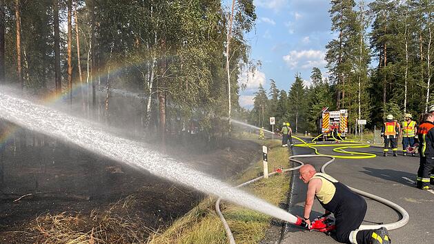 Gr&ouml;&szlig;erer Waldbrand fordert Einsatzkr&auml;fte in Oberfranken