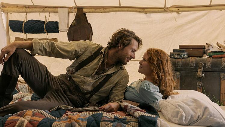 Den Farmer Charles Ingalls (Luke Bracey) und seine Frau Caroline (Crosby Fitzgerald) verbindet eine gro&szlig;e Liebe. In Wahrheit hatten sie mehr Kinder als in den Serien. Im Reboot haben sie zu Beginn zwei T&ouml;chter - k&uuml;ndigt sich schon bald weiterer Nachwuchs an?