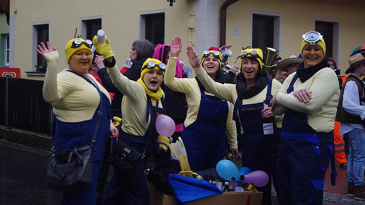 Die Beckn-Weiber gingen heuer als Minions.Foto: Heike Schülein