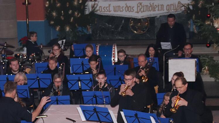 Die beiden Solisten an der Trompete: rechts außen Stefan Keller,  links daneben Sander Maex  Foto: Johanna Blum