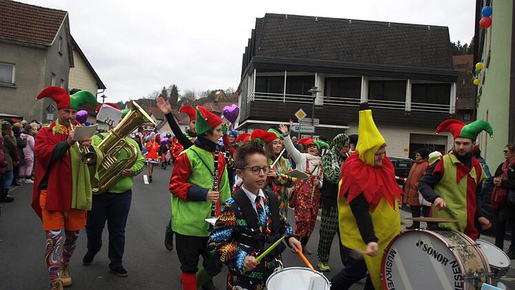 Impressionen vom Faschingsumzug in Steinwiesen. Foto: Susanne Deuerling