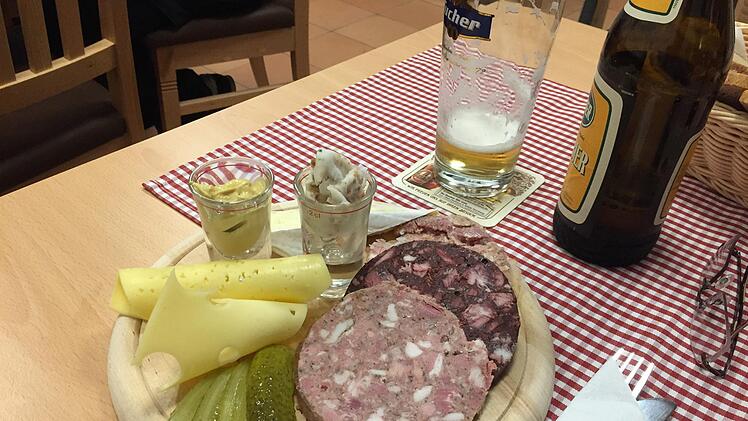 Leckere Brotzeiten gibt es im Dorftreff. Foto: privat