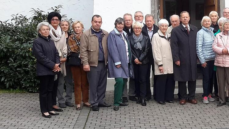 Zahlreiche ältere Christen unterschiedliche Jahrgänge feierten in der Friedenskirche ihre Jubelkonfirmation.  Foto: Rolf Pralle
