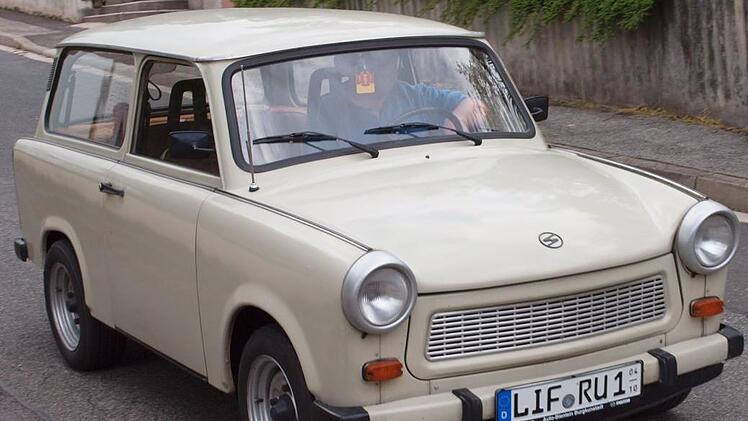 Ein Kultfahrzeug aus DDR-Zeiten, der Trabi 601, gesteuert von seinem Besitzer Stefan Rupprecht aus Mainklein.