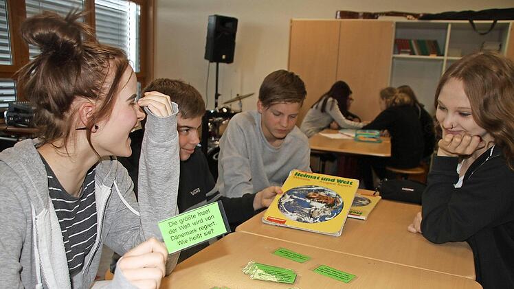 Spiele testen für Europa - Lernen und Spaß liegen ganz nah beieinander.  Fotos: Michael Busch