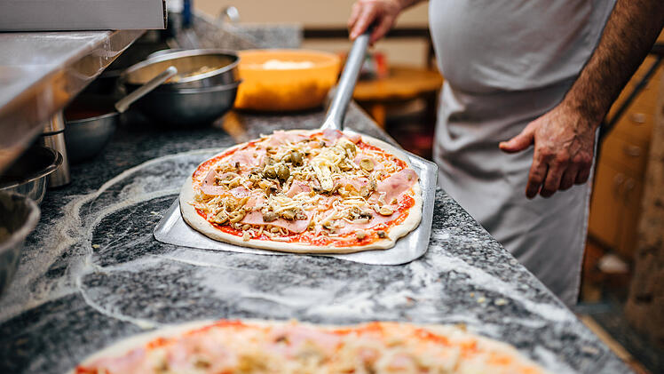 Würzburg: Pizzeria Zweiviertel la famiglia schließt - Kunden trauern um beliebtes Lokal