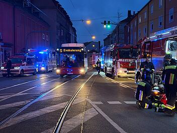 Brand im Seniorenheim: Gro&szlig;einsatz der Rettungskr&auml;fte in N&uuml;rnberg