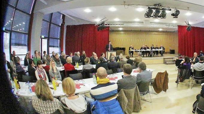 Das Dialogforum in der Aula des Münnerstädter Gymnasiums stieß auf großes Interesse.Foto: Dieter Britz