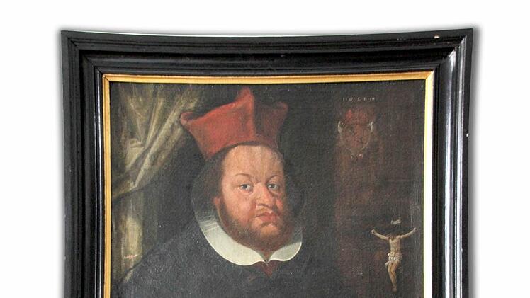 Unter den Bildern im kleinen Rathaussaal in Forchheim findet sich ein Gemälde von Johann Georg II., genannt Fuchs von Dornheim. Der berüchtigte Bamberger Fürstbischof soll aus dem Rathaus verbannt werden, fordert neuerdings die Politik.