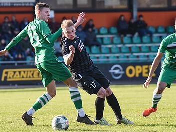 Routinier Sven Wieczorek (rechts) stand in Ansbach nach seiner langen Verletzung erstmals wieder in der Startelf. Zuvor war er bereits dreimal eingewechselt worden.  Foto: Ryan Evans