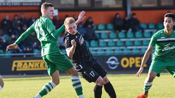 Routinier Sven Wieczorek (rechts) stand in Ansbach nach seiner langen Verletzung erstmals wieder in der Startelf. Zuvor war er bereits dreimal eingewechselt worden.  Foto: Ryan Evans