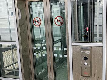 Bahnhof Forchheim: Aufzug, Lift, Fahrstuhl am Ausgang Bayreuther Straße