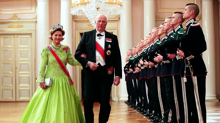 Ohne Harald K nigin Sonja Am Hochzeitstag Allein ohne-harald-k-nigin-sonja-am-hochzeitstag-allein