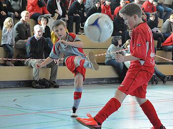 Fulminanter Kugelflug: Unser Bild stammt aus dem U-11-Spiel der TSVgg Hausen gegen den BSC Lauter. Foto: Hopf