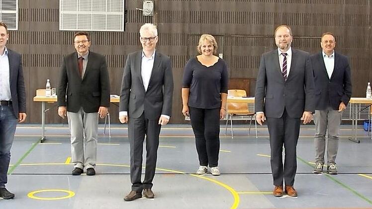 Die neue Spitze des Kreisverbandes Coburg im Bayerischen Gemeindetag (von links): Maximilian Neeb, Tobias Ehrlicher, Jürgen Wittmann, Hans-Peter Mayer, Nina Liebermann, Bernd Reisenweber, Udo Siegel und Martin Finzel  Foto: privat