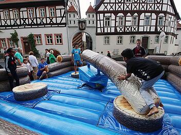 Das Stadtfest "Musik und Märkte" hatte heuer ein Kinderstadtfest. Organisiert wird es von Kilian Düring, der zum Kreativteam im Schloss gehört. Er und die anderen Vertreter der freiwilligen Leistungen der Stadt stellten jetzt ihre Einrichtungen un...