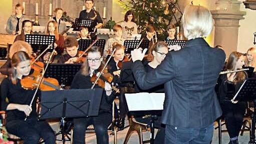 Das Rainessanceensemble eröffnet das Konzert mit dem Mohrentanz.