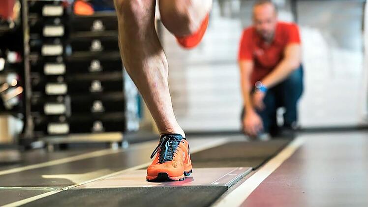 Für den perfekten Laufschuh ist es wichtig, dass die Füße vom Profi vorher genau analysiert wurden. Foto: privat