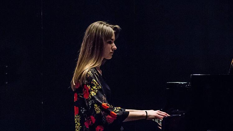 Ein anspruchsvolles Programm mit Werken von Bach bis Skrjabin gestaltete die junge Pianistin Aurelia Shimkus bei ihrem Coburg-Debüt beim "Verein" im HUK-Foyer.Foto: Jochen Berger