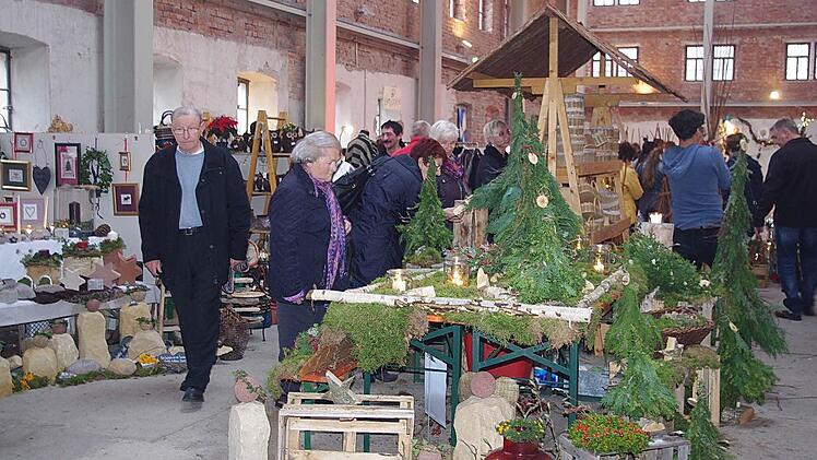Beim Martini Markt gab es jede Menge wunderschöne, selbst hergestellte Weihnachtsdeko zu bewundern und natürlich auch zu kaufen.  Foto: Heike Schülein