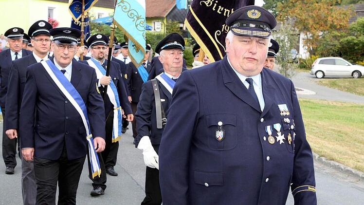 Die Wallfahrer wurden am Ortsrand von Neuengrün abgeholt und zur Kirche geleitet. Foto: Michael Wunder