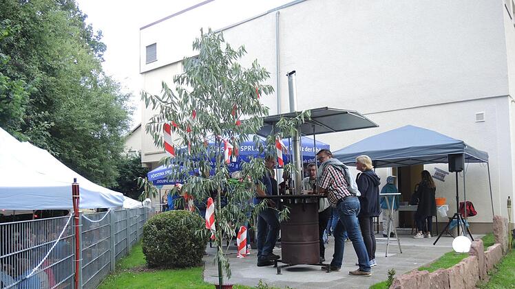Hinter der Mehrzweckhalle ist in den letzten Wochen ein ansehnlicher Garten entstanden.Bernd Czelustek