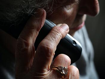 In Coburg wurde eine 79-jährige Frau Opfer von dreisten Betrügern. In Coburg wurde eine 79-jährige Frau Opfer von dreisten Betrügern.