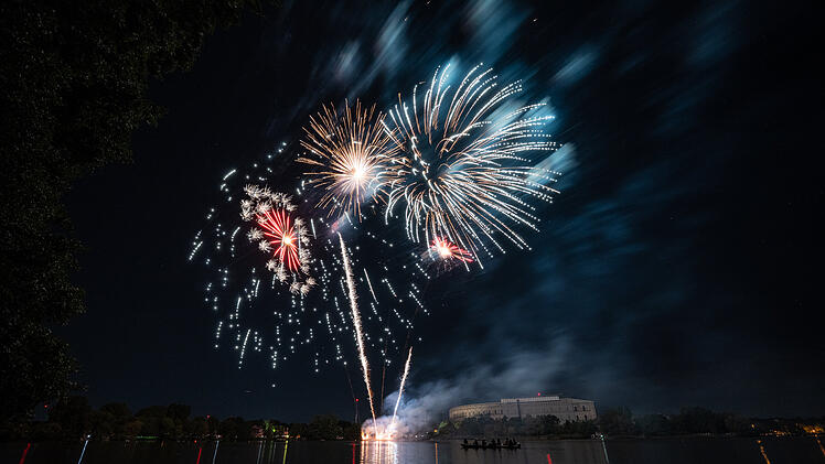 Fulminate Feuerwerk-Show beim 200. N&uuml;rnberger Volksfest