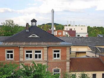 Der Coburger Schlachthof: Die Produktionsbereiche sind streng gesichert und normalerweise unzugänglich. Laut dem Magazin "Quer" wurde hier aber in krimineller Weise als ungenießbar deklariertes Fleisch geschönt und weiterverkauft. Foto: Oliver Schmidt