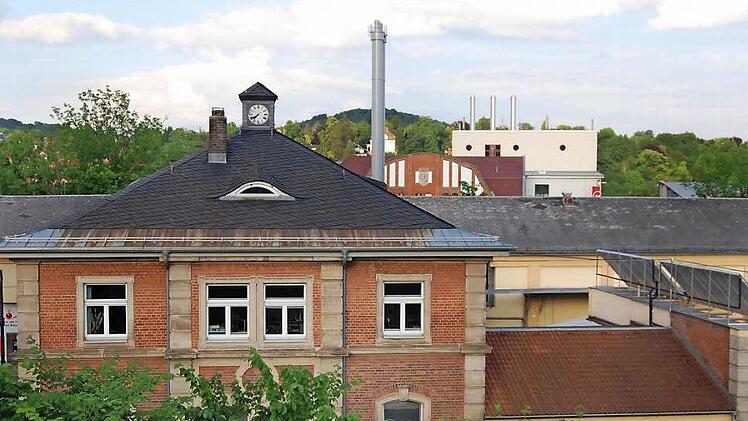 Der Coburger Schlachthof: Die Produktionsbereiche sind streng gesichert und normalerweise unzugänglich. Laut dem Magazin "Quer" wurde hier aber in krimineller Weise als ungenießbar deklariertes Fleisch geschönt und weiterverkauft. Foto: Oliver Schmidt