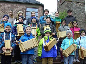 In Wittershausen waren die "Klapperkinder" unterwegs. Foto: Udo Sell