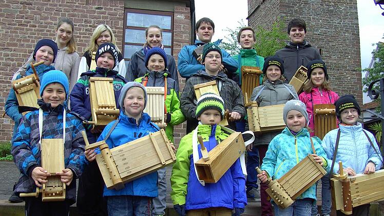 In Wittershausen waren die "Klapperkinder" unterwegs. Foto: Udo Sell
