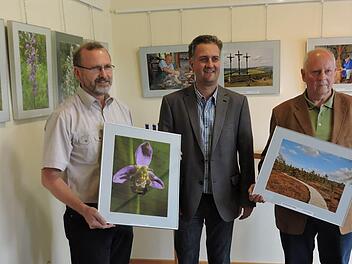 Künstler und Gastgeber (von links): Richard Schnura, Torsten Raab und Erich Plappert.  Foto: Biosphärenreservat Rhön