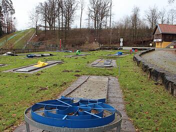 Die Freizeitanlage in Vestenbergsgreuth liegt im Winterschlaf. Derzeit sieht es ganz danach aus, dass die Gemeinde den Betrieb übernimmt.  Foto: Andreas Dorsch