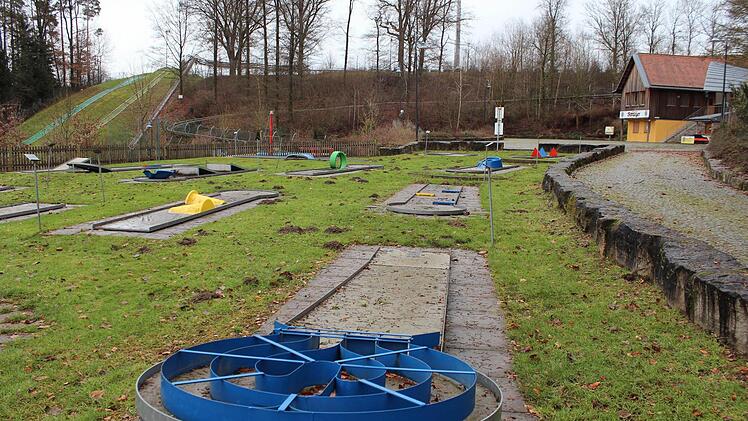 Die Freizeitanlage in Vestenbergsgreuth liegt im Winterschlaf. Derzeit sieht es ganz danach aus, dass die Gemeinde den Betrieb übernimmt.  Foto: Andreas Dorsch