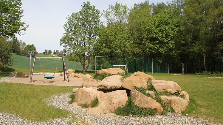 Die Findlinge stammen von der alten Weihermühle.