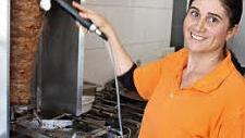 Hatice Karacam erfreut mit vielen Döner-Variationen.