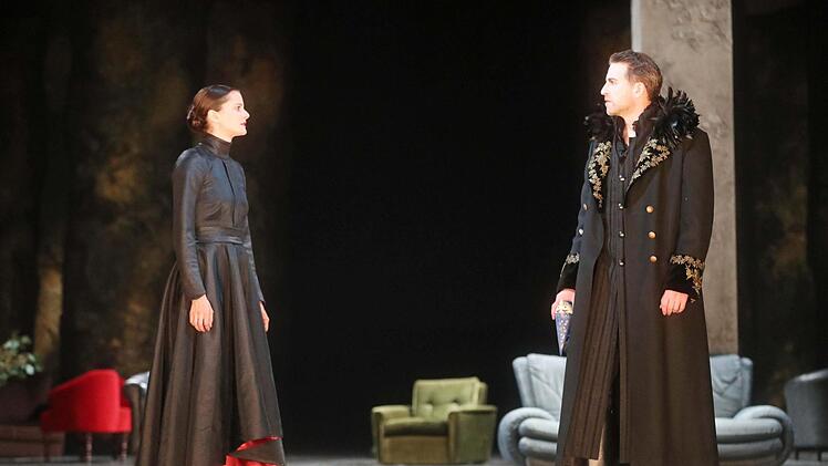 Szene aus "Wallenstein" am Landestheater Coburg.Foto: Henning Rosenbusch