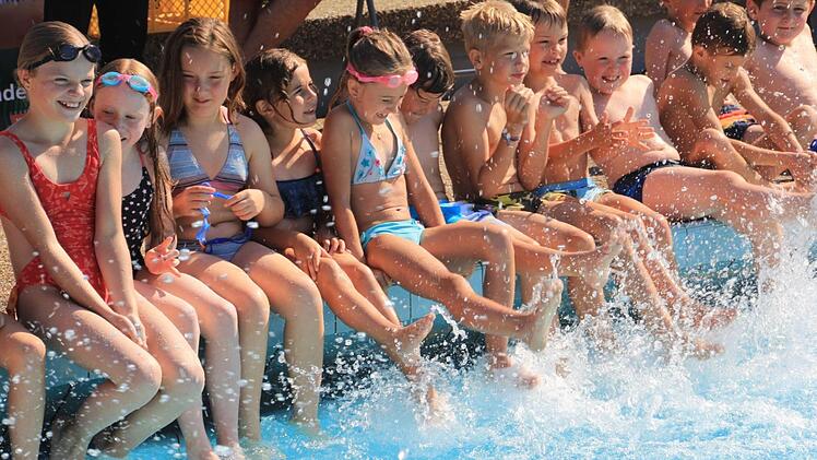 Viel Spaß hatten die Schüler beim Schwimmunterricht der Eberner DLRG-Ortsgruppe. Foto: Helmut Will