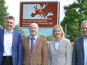 Sie kämpften für ein gemeinsames Oberzentrum Neustadt/Sonneberg Heiko Vogt, Jürgen W. Heike, Beate Meißner und Frank Rebhan. Beide Freistaaten lehnten ab. Foto: Rainer Lutz