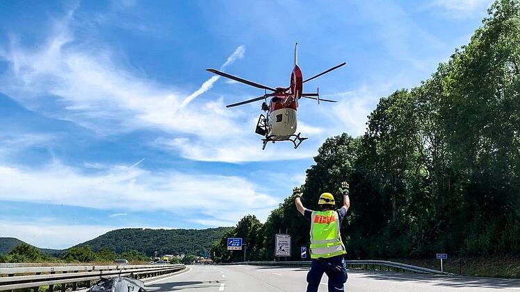 Auf der A9 verletzte sich am Freitagmittag ein Motorradfahrer schwer. Er schwebte in Lebensgefahr.  Foto: THW OV Nürnberg