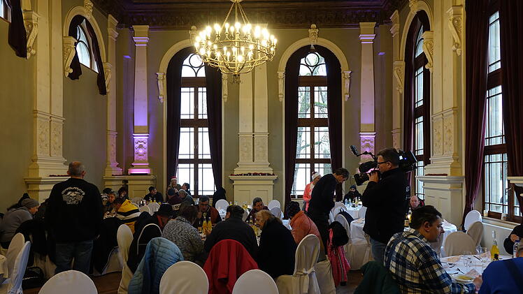 N&uuml;rnberg: Biker-Verein veranstaltet Weihnachtsessen f&uuml;r N&uuml;rnberger Obdachlose