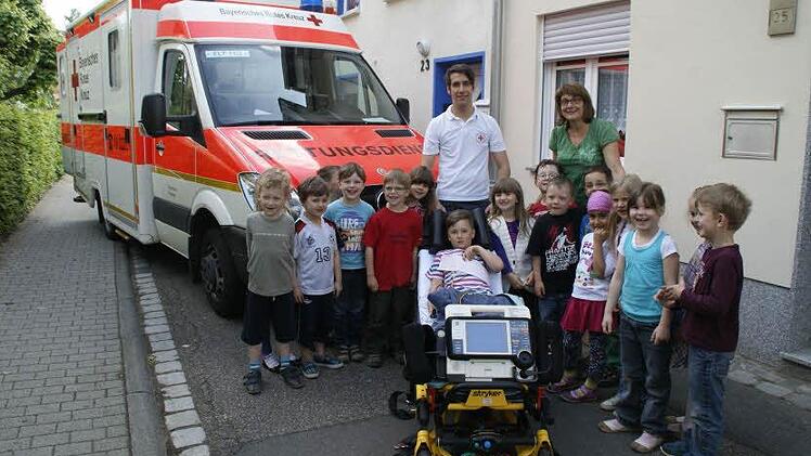 Alle Vorschulkinder des Städtischen Kindergartens Eltmann sind jetzt Mini-Sanitäter des Roten Kreuzes. Mit Martin Burger absolvierten sie den "Trau-Dich-Kurs" des BRK.
