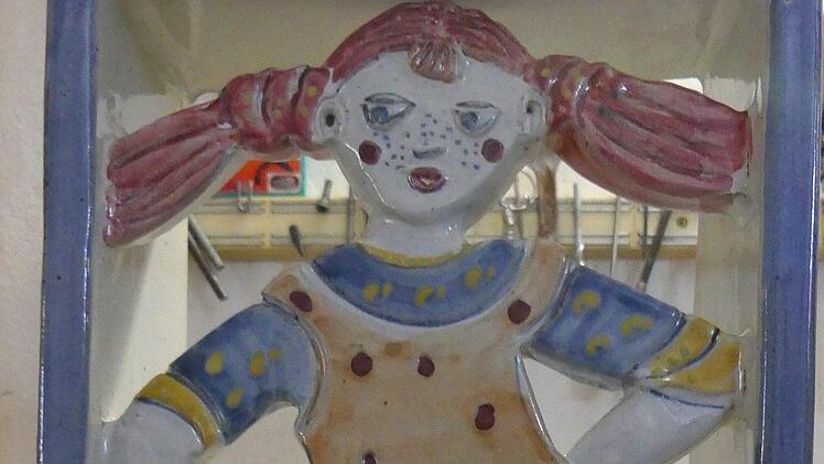 Pippi Langstrumpf ist eine der von der Töpferei Knapp angefertigten Skulpturen, die am Theaterweg aufgestellt werden.  Foto: Dieter Hübner
