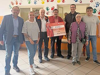 &Uuml;bergabe der Spende in H&ouml;he von 1000 Euro.