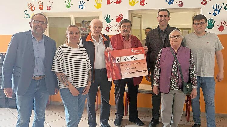 &Uuml;bergabe der Spende in H&ouml;he von 1000 Euro.