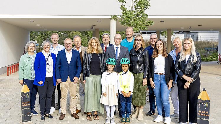 Stadt Bad Kissingen schenkt 228 Erstklässlern Fahrradhelme für den Schulweg